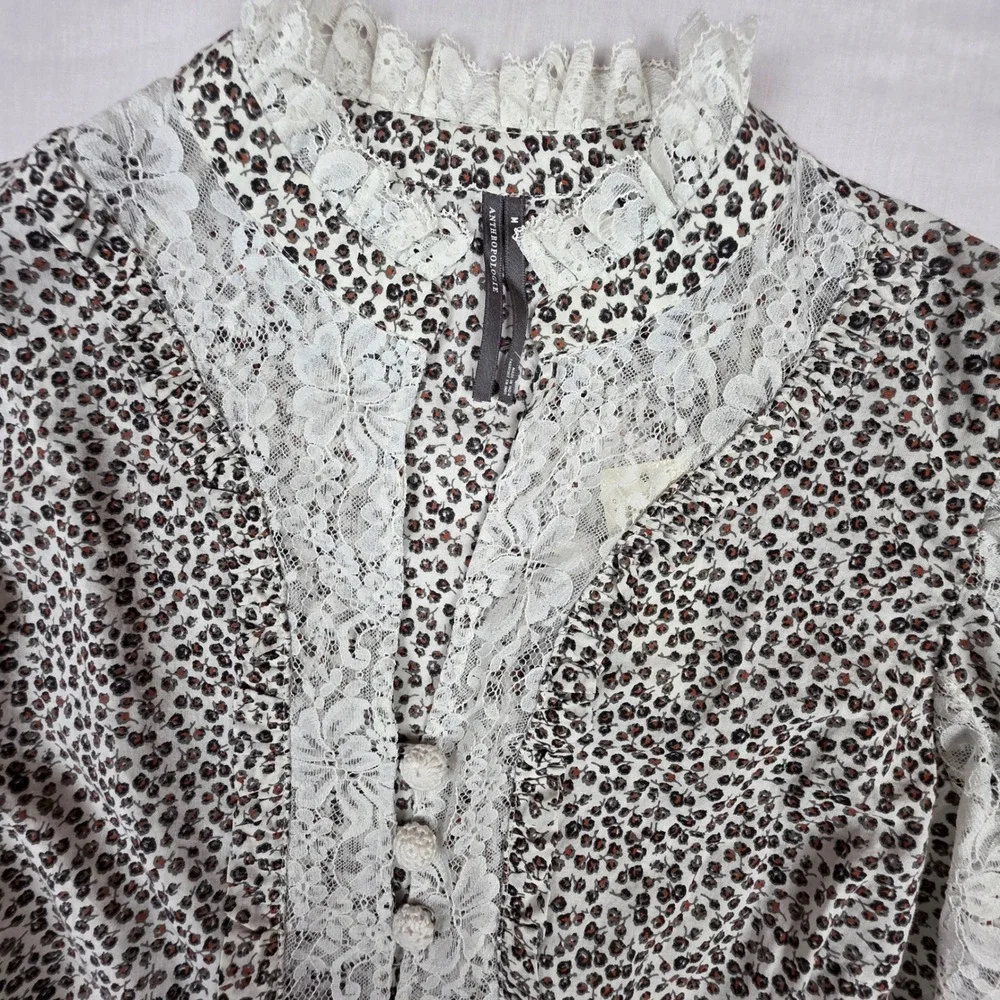 Anthropologie‎ Lace-Trim Cape Sleeve Blouse Womens Size M Sand Floral Cotton Top